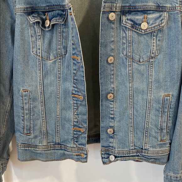 Old Navy Blue Jean Jacket Classic Trucker Style - Picture 3 of 8